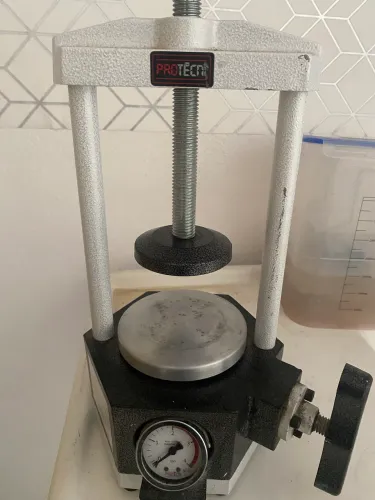 Prensa prótese dentária 