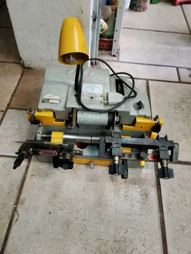 MÁQUINA COPIADORA CHAVES AUTOMOTIVA/ MOTOS/ RESIDENCIAL/CADEADOS
