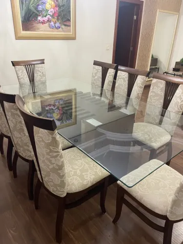 MESA DE JANTAR COMPLETA COM 8 CADEIRAS