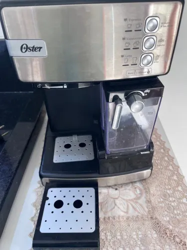 Cafeteira Oster Espresso e Cappuccino - Semi-Nova