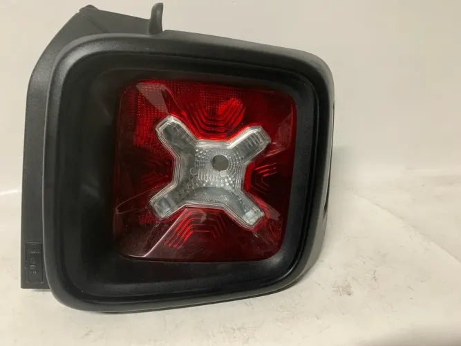 Lanterna Jeep Renegade pequeno detalhe foto4