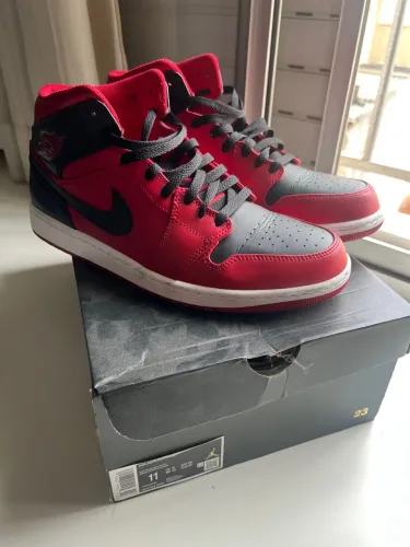 Nike Air Jordan 1 Mid ORIGINAL