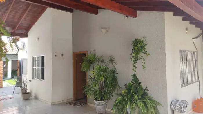 Linda Casa 3/4 Jardim Comodoro em Cuiabá.