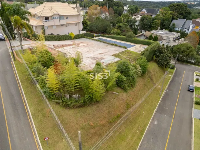 Terreno à venda no condomínio Theodoro de Bona | 2.419 m² totais | Vista para o Parque Tin