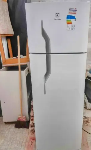 Geladeira Electrolux Frost Free 260 LITROS