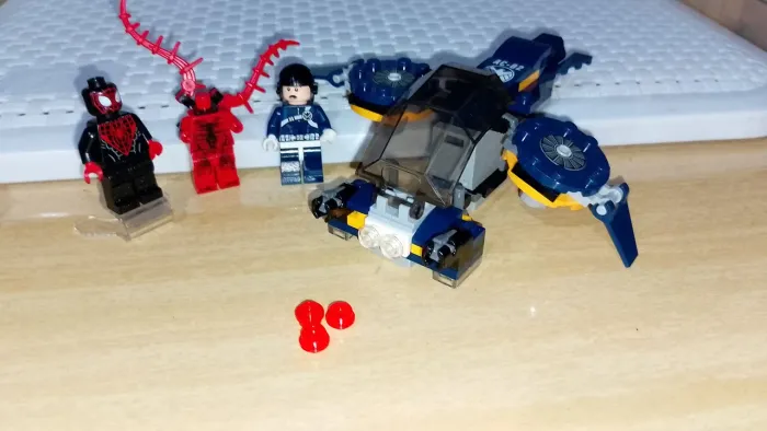 Lego heroes 76036 - ataque celeste do escudo do carnificina. Leia bem a descrição.