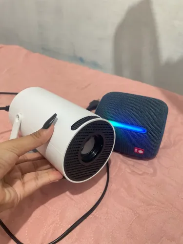 Projetor hy300 e caixa de som 