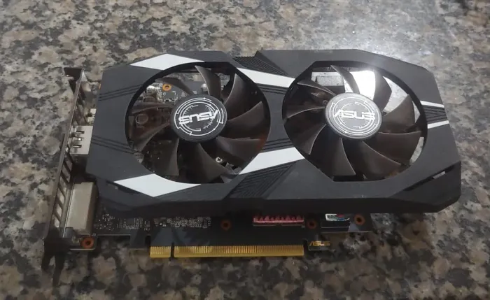 Vendo Placa de vídeo e fonte. Fonte: 600W 80 Bronze Plus Mymax