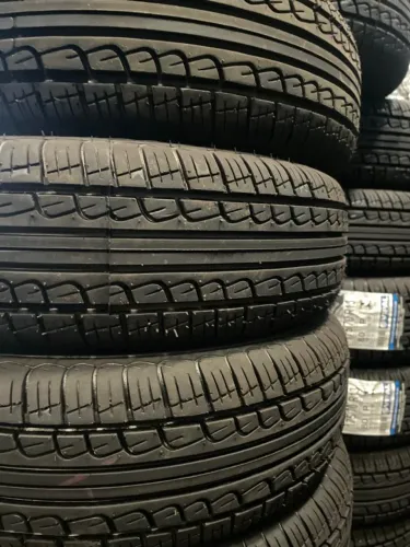 Pneu 175/65-14 190,00 dinheiro ou pix chega mais e confira