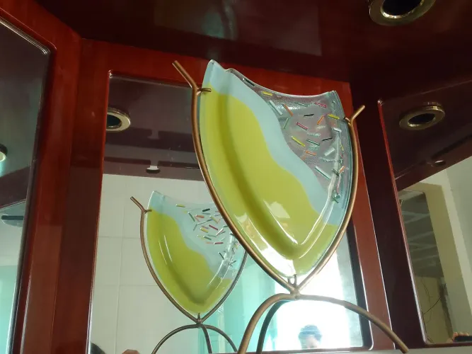 Escultura Decorativa em Vidro e Metal