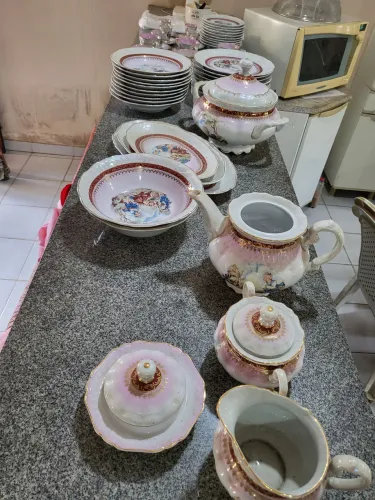 Jogo de jantar e chá em porcelana 