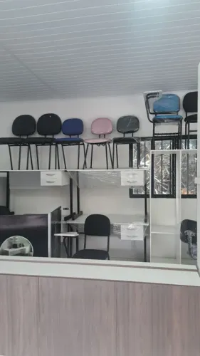 Cadeiras é mesas  de todos os modelos e cores