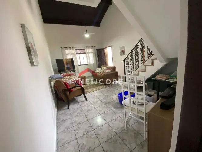 Sobrado em Rua dos Lírios - Flórida - Praia Grande/SP