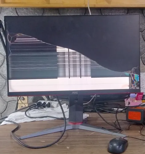 Peças do Monitor Gamer AOC com tela de 24" -TELA QUEBRADA