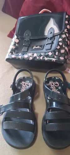 Sandalia com bolsa da barbie