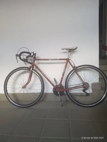 Bicicleta de Estrada Vermelha Monark