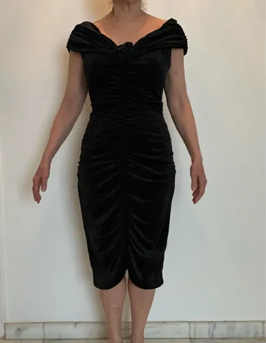Vestido Preto de Veludo Elegante