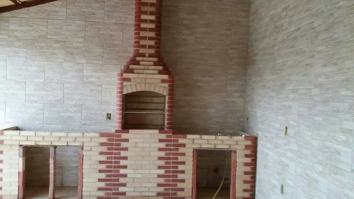 Churrasqueira base pra bancada e base pra pia tijolo claro com a ponta vermelha