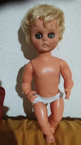 Boneca antiga importada.