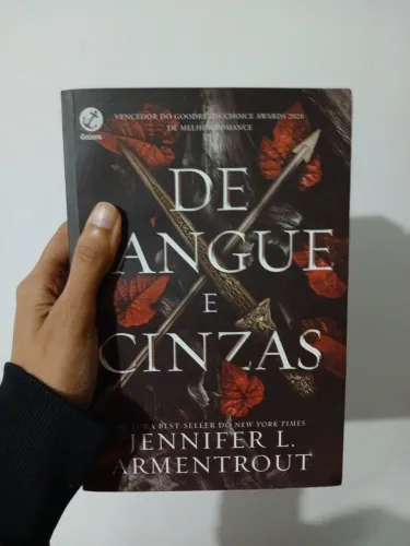 Livro De Sangue e Cinzas