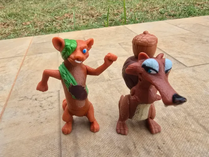 Bonecos Buck e Scrat do filme "Era do Gelo"