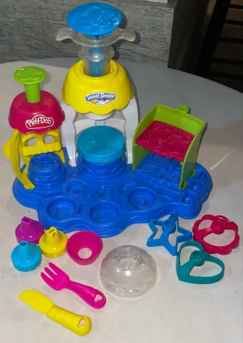 PROMO Playdoh sweet shoppe- frosting fun bakery Doceria massinha