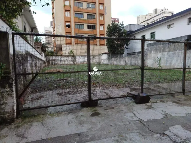 Terreno à venda no Gonzaga em Santos.