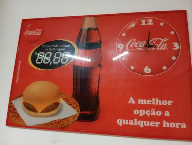 Placa da coca cola com relógio 