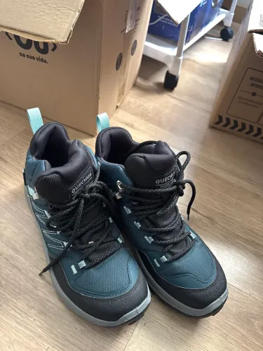 Bota Feminina de Trilha Impermeável MH100 Quechua