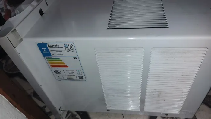 Vendo esse ar-condicionado, semi-novo,Motivo de viagem.Não entrego, retirada na compensa 2