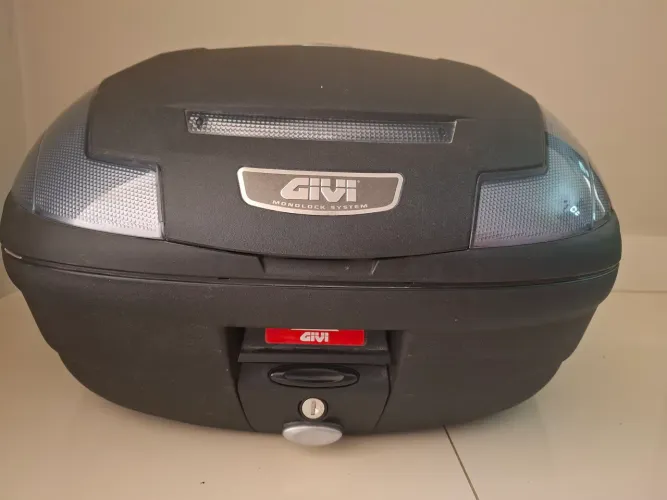 Baú GIVI Fumê sem nenhuma marca de uso !!! 