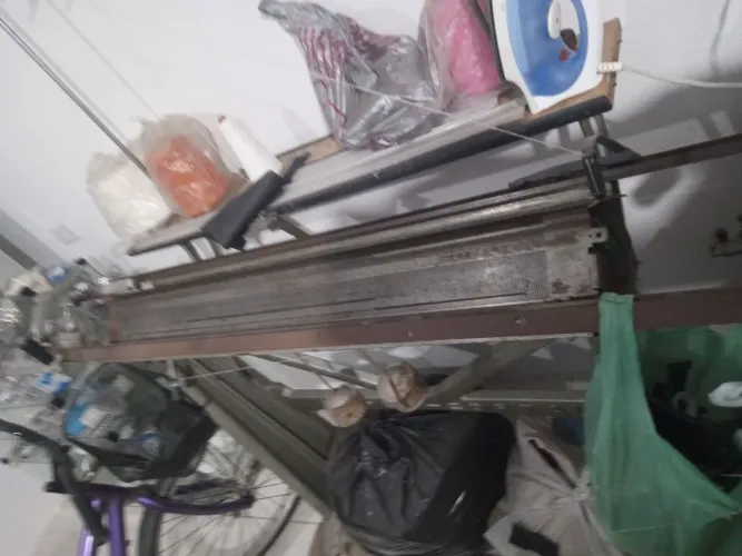 Máquina de tecer corpo 10, mais 10kg de lã e linha.