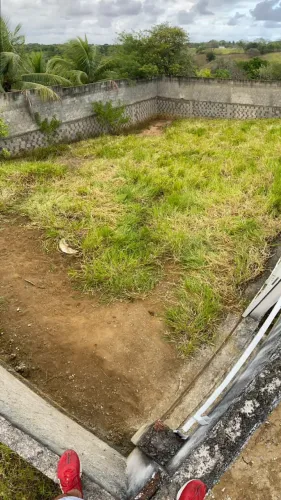 Terreno Murado e com portão em alumínio