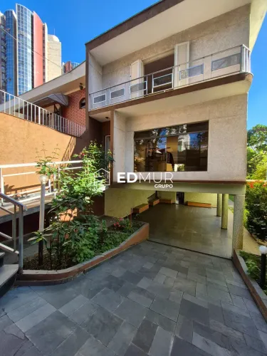 SOBRADO para VENDA com 343m² no bairro Jardim Bela Vista com 4 quartos e 3 vagas. Santo An