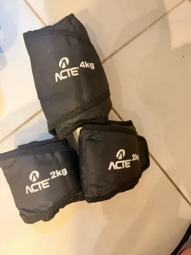 Par de Caneleiras de 4kg e 2 kg