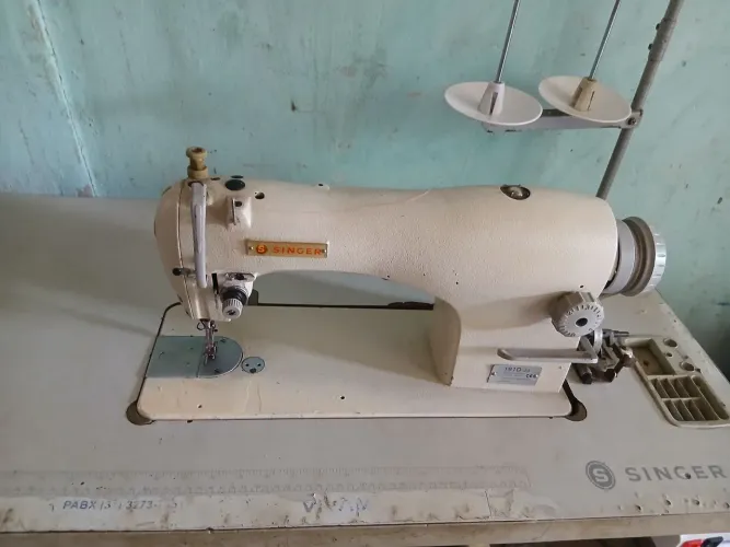 Vendo máquina reta Indústrial singer