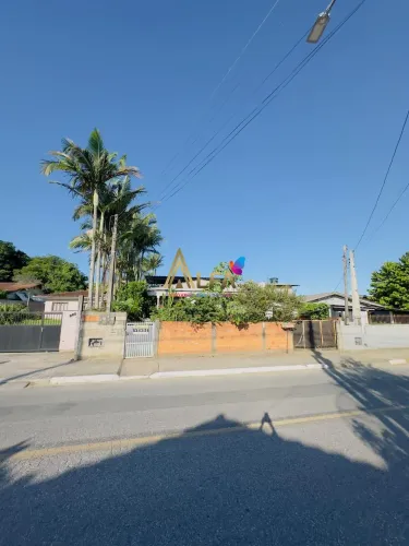 Terreno no Centro de Penha com Saída para Duas Ruas Aceita Permuta