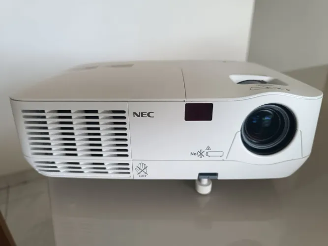 Projetor NEC Novinho! Apenas 1.000,00