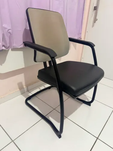 Mesa e Cadeira de Escritório