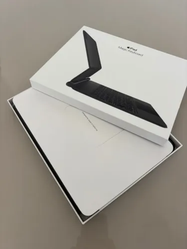 Magic Keyboard Apple Original para iPad Air 11? - Preto - Excelente Estado