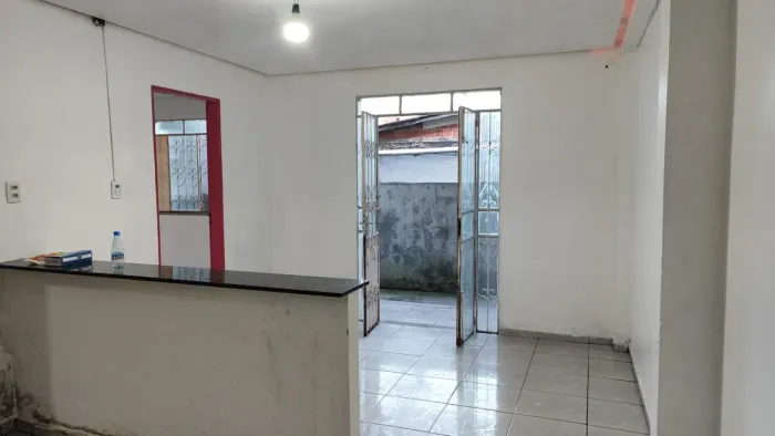 ALUGA-SE APARTAMENTO (700,00), incluso no valor água e energia