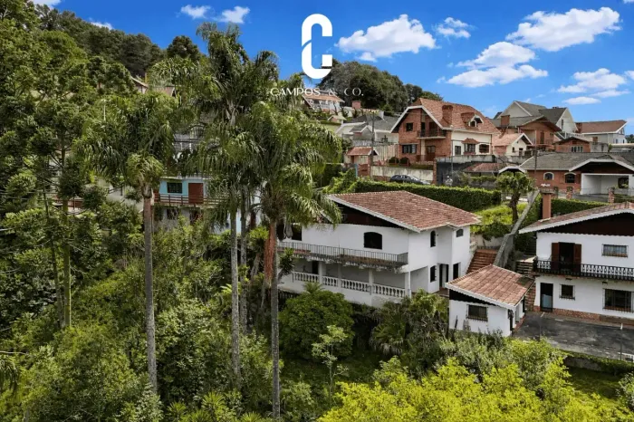 Casa localizada em excelente bairro, na subida para o Hotel Toriba, Vila Matilde.