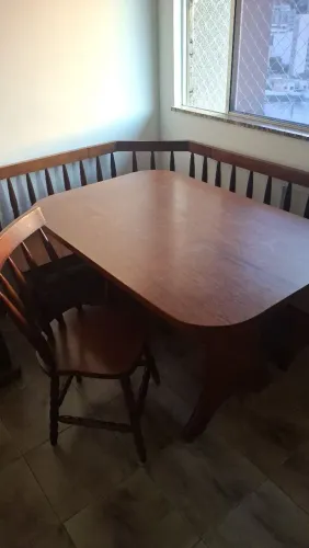Mesa de canto alemão em madeira maciça + banco + cadeira