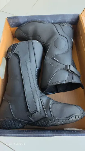Bota feminina x11 celeste.