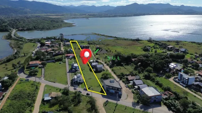 Terreno à venda à beira da Lagoa de Ibiraquera, localizado no bairro Ibiraquera,