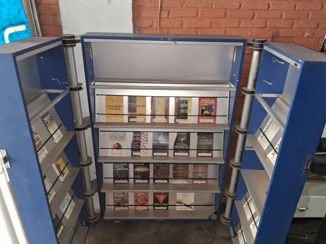 Expositor de Livros,  celulares etc.