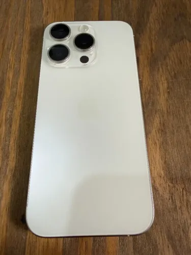 iPhone 15 Pro 256GB Titânio Branco - Bateria 85%