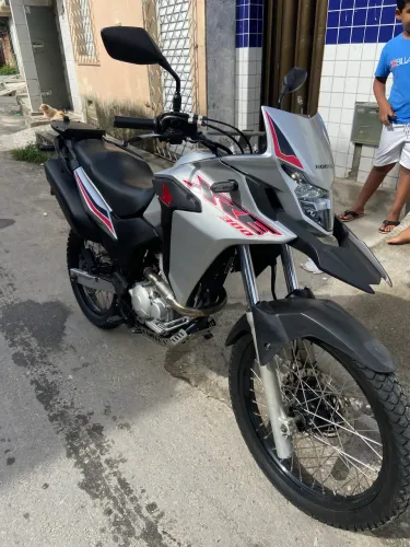 Xre 300 2021
