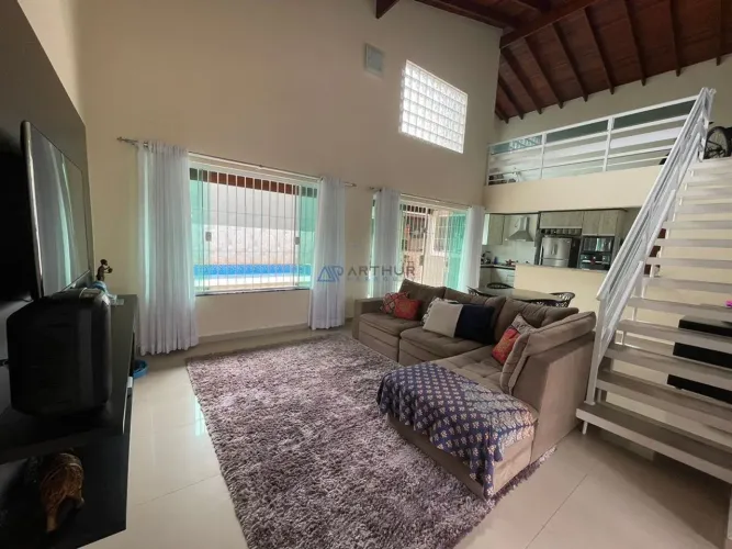 Casa à venda no Balneário Flórida em Praia Grande com 3 suítes e piscina