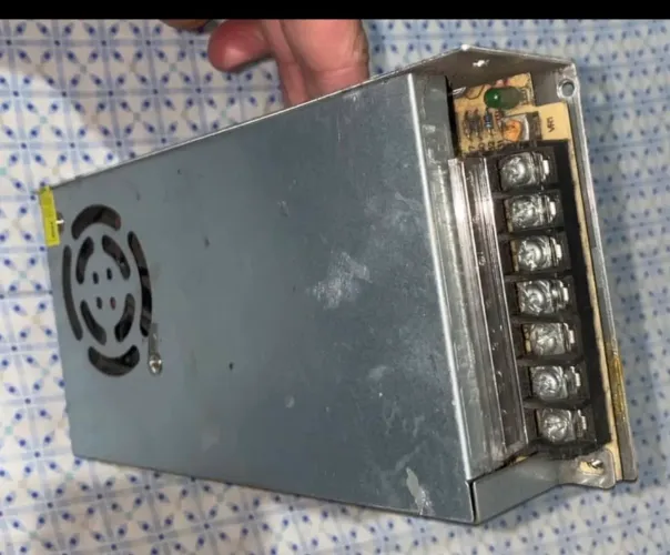 Caixa de som com alto falante de 15